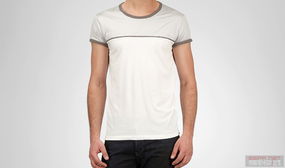 男装T恤之精华 打造经典与时尚的衣橱必备单品